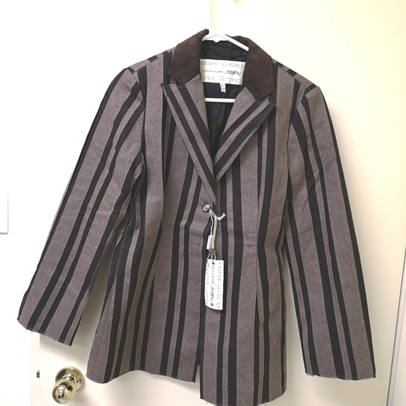 Blazer - Picture 1 of 9